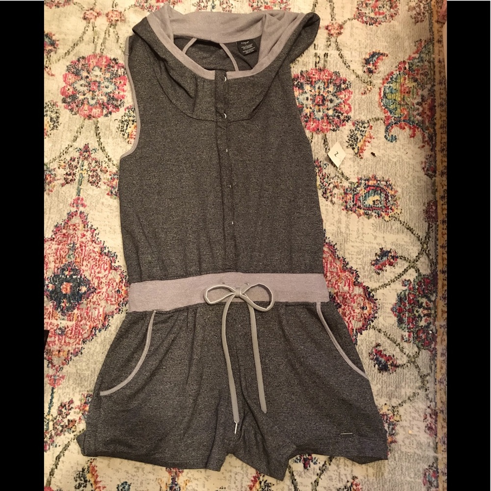 NWT Zobha French terry hooded romper w/ open back.